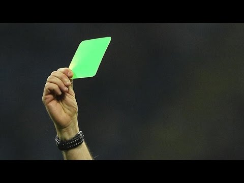 Показана первая зеленая карточка в истории футбола