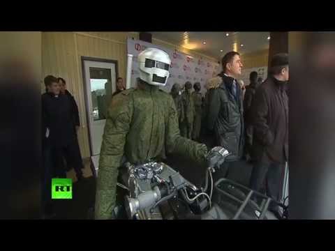 Владимиру Путину показали боевого робота-аватара в действии