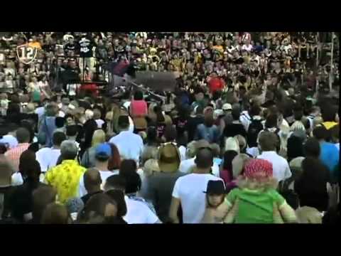 1800 эстонских панков поют песню Кино Мама-Анархия