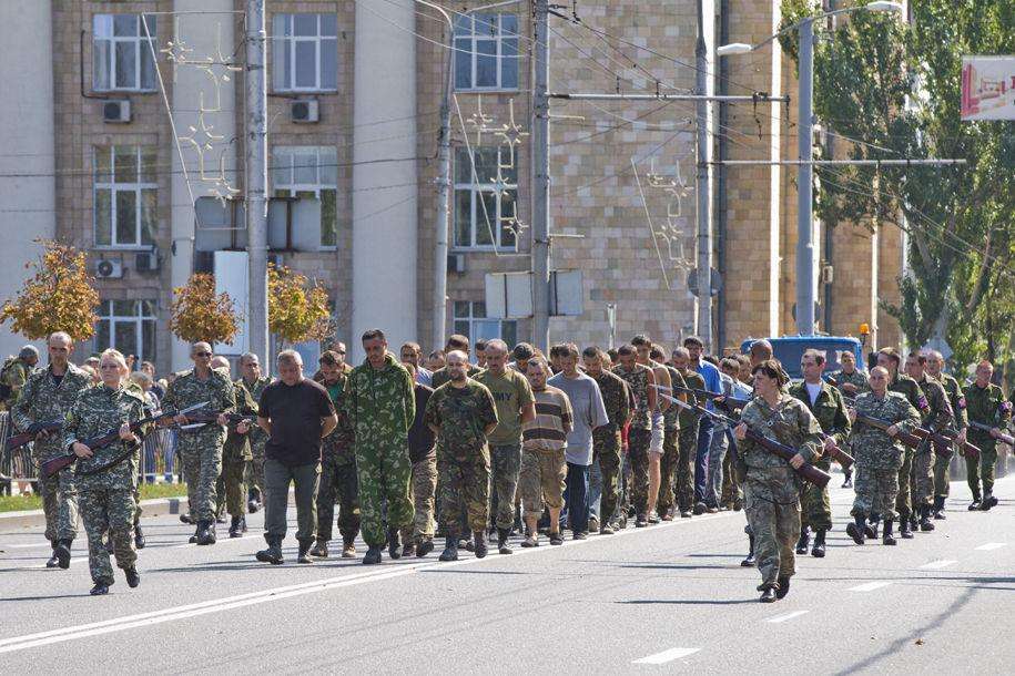 Марш пленных украинских солдат в Донецке