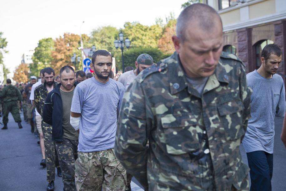 Марш пленных украинских солдат в Донецке. 24.08.2014