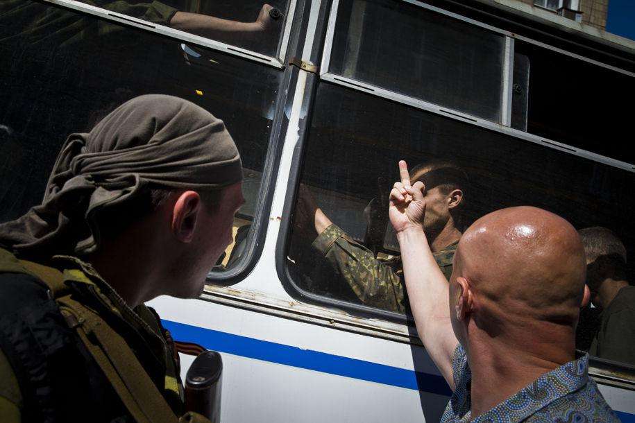 Марш пленных украинских солдат в Донецке. 24.08.2014