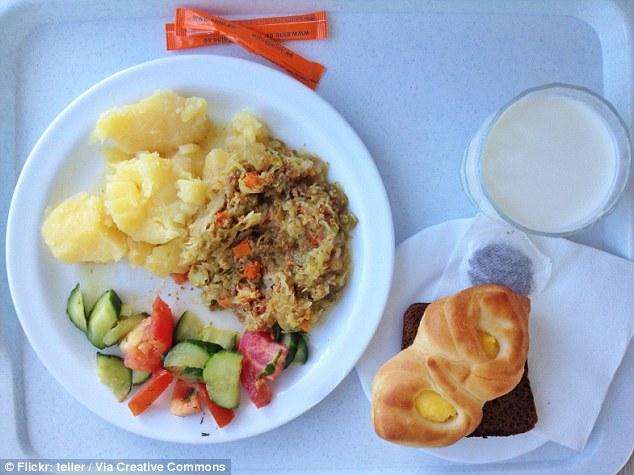 Больничная еда в мире: От огурца с хлебом до целого мини-стола с едой. От польской хочется плакать