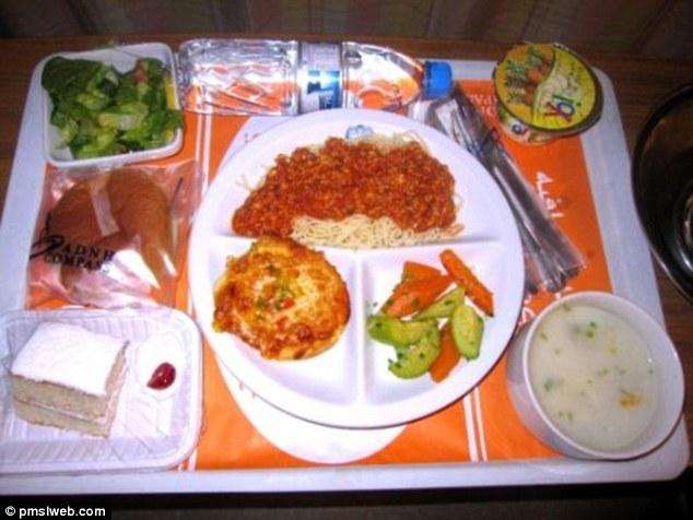 Больничная еда в мире: От огурца с хлебом до целого мини-стола с едой. От польской хочется плакать