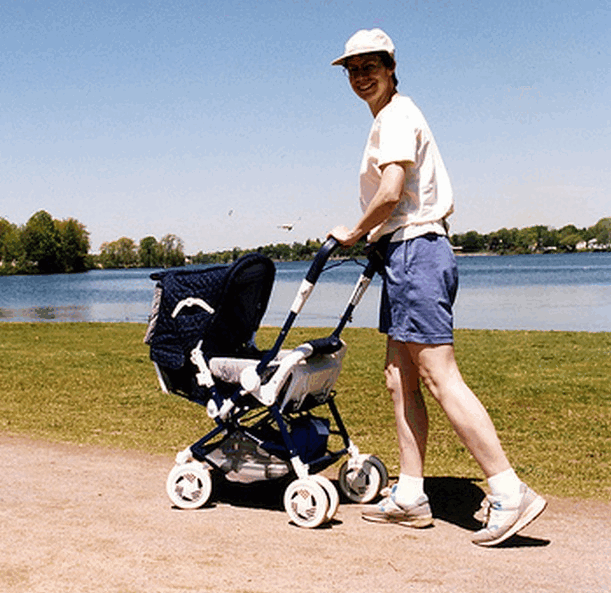 Эволюция детских колясок от тележки с корзиной до двухуровневых трансформеров