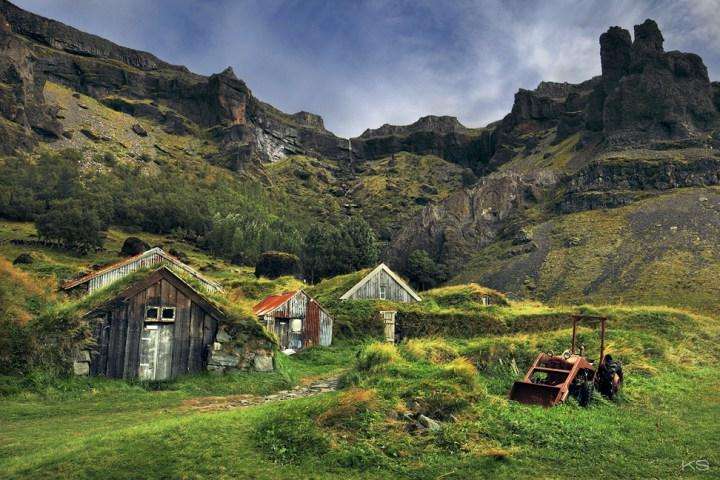 Пустой "Дом хоббитов" в Исландии