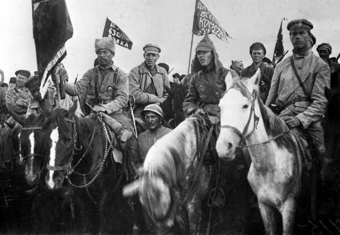 Бойцы Первой конной армии Буденного на митинге