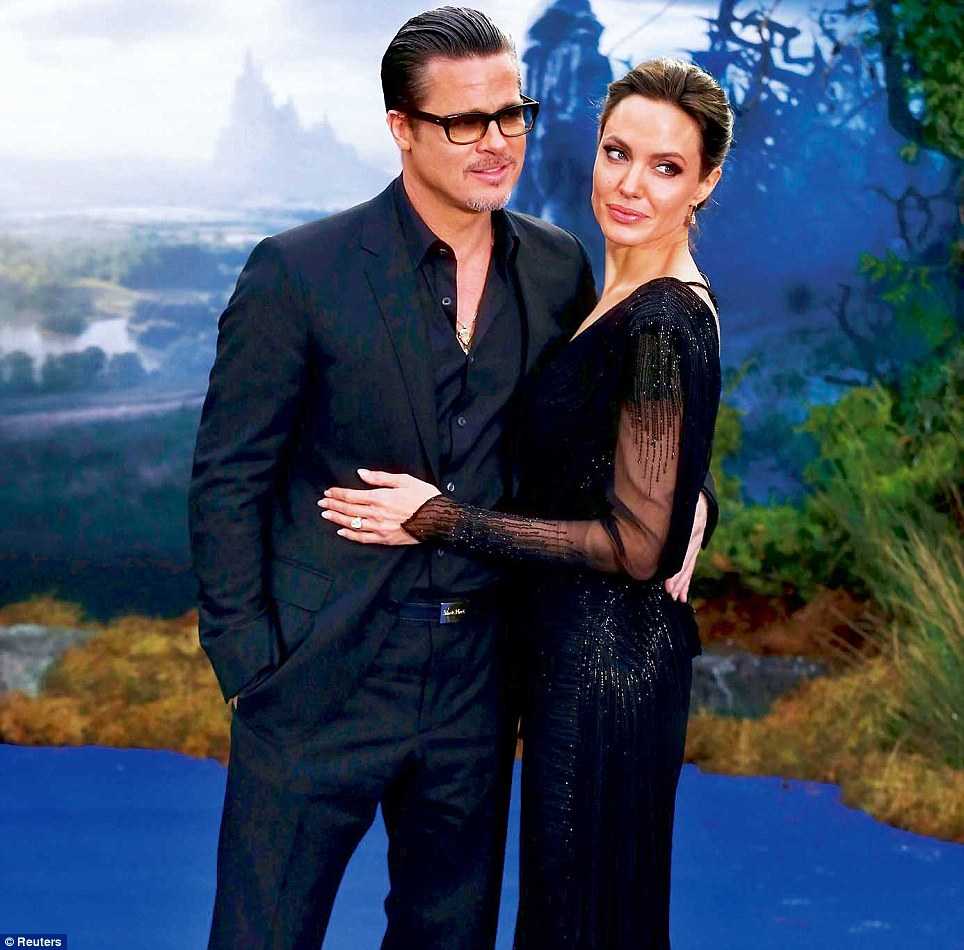 Первые официальные фотографии со свадьбы Анджелины Джоли и Брэда Питта