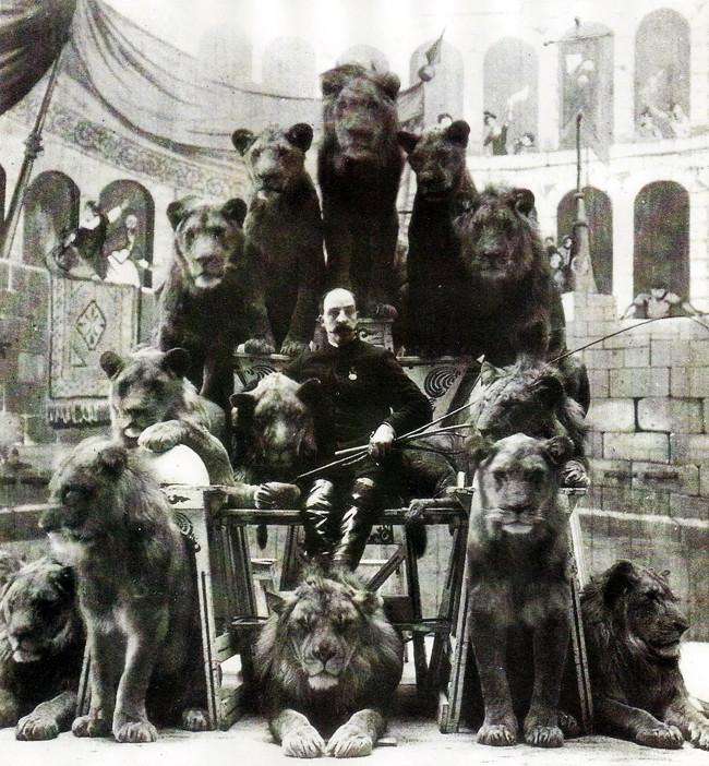 Русский дрессировщик со своими львами