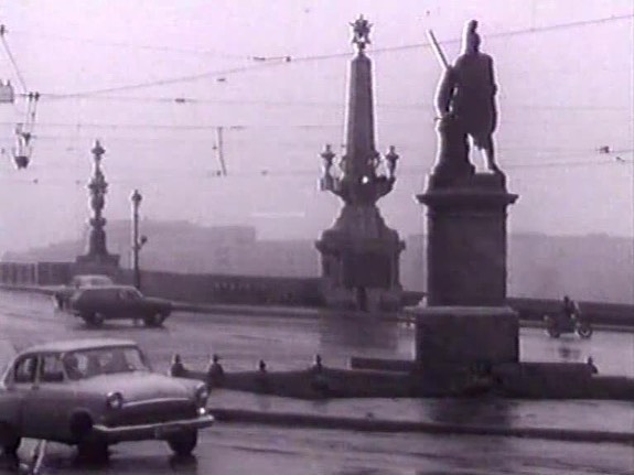 Это видео позволит не только побывать в Ленинграде 1970-х, но и почувствовать дух того времени и города, кторых больше нет