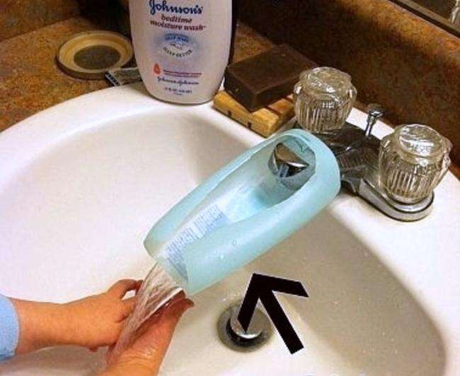 Используйте бутылочку из под шампуня