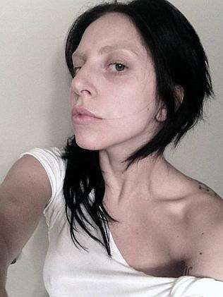 Леди Гага без макияжа и фотошопа