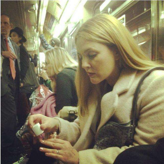 фото знаменитостей в метро