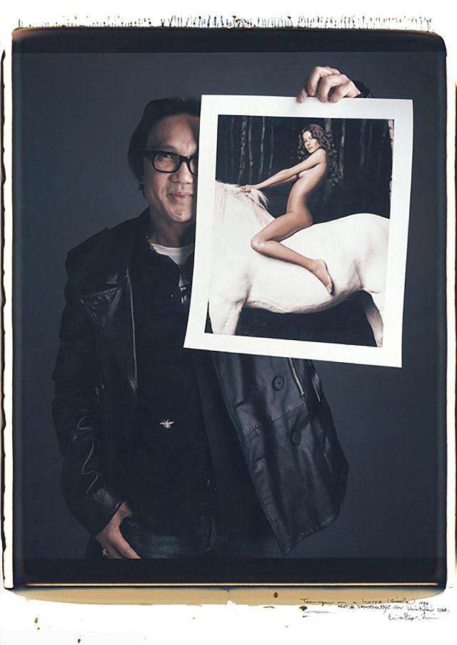 Вальтер Чин с фотографией модели Жизель Бундхен.