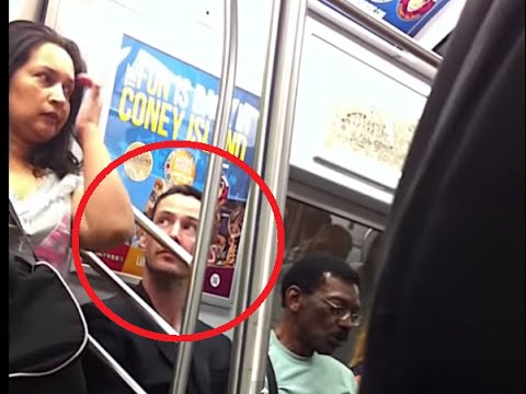 Киану Ривз уступает женщине место в нью-йоркском метро