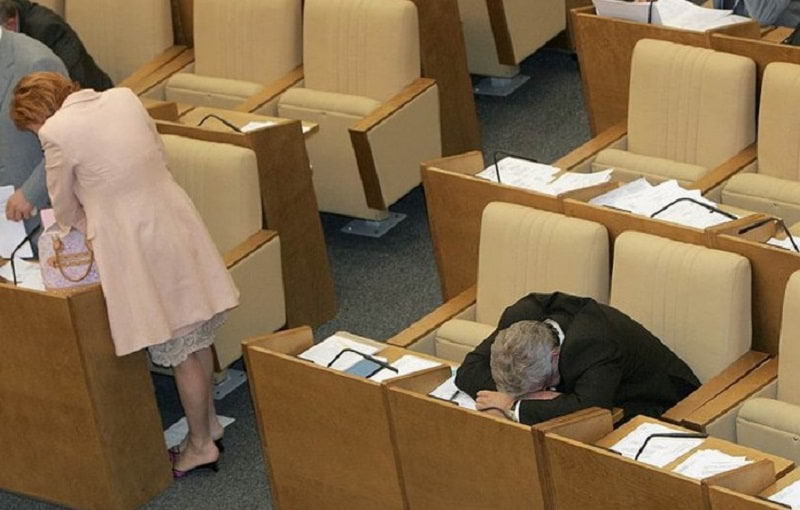 21 российский и мировой политик, празднующий День сна на работе