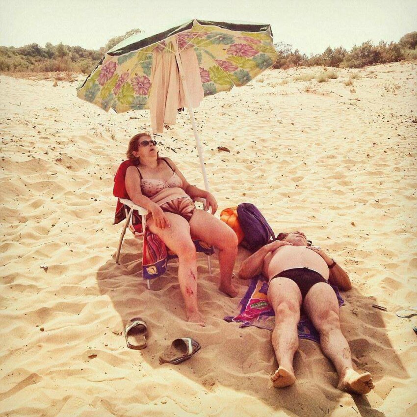 Эти великолепные фотографии сняты обычным телефоном A day on the beach снимок пары на пляже итальянца Тури Калафато