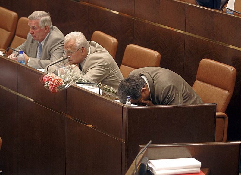 21 российский и мировой политик, празднующий День сна на работе