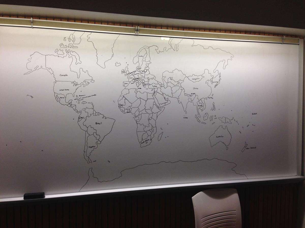 11-летний мальчик-аутист нарисовал карту мира по памяти