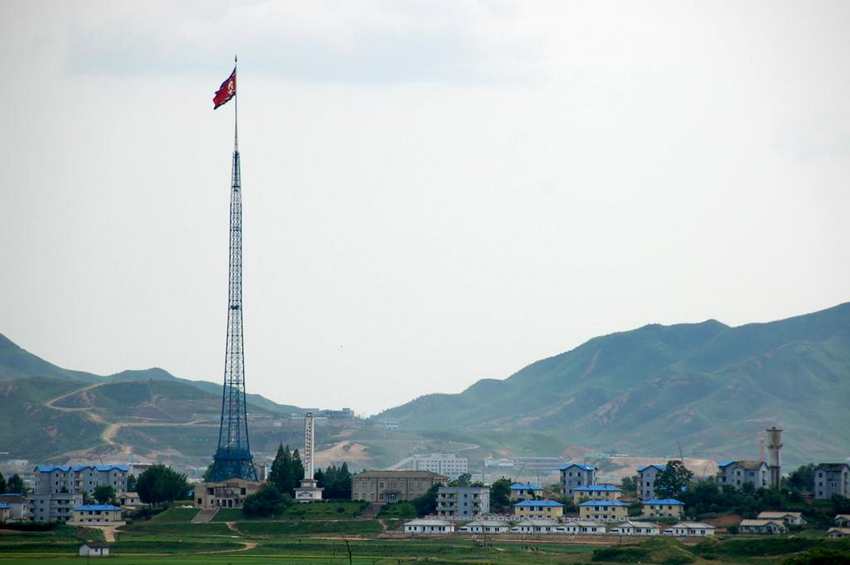 Северная Корея - страна, которую власть закрыла от всего мира, чтобы править вечно
