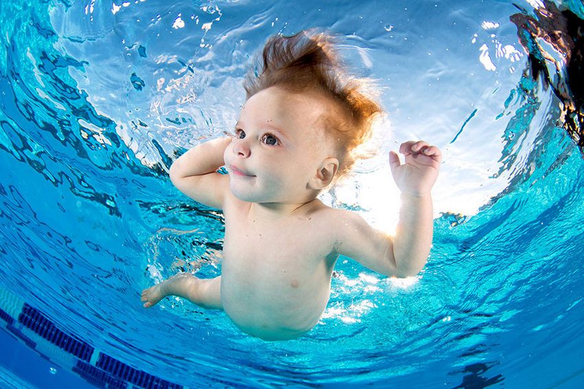 младенцы учатся плавать - фото из под воды - 11