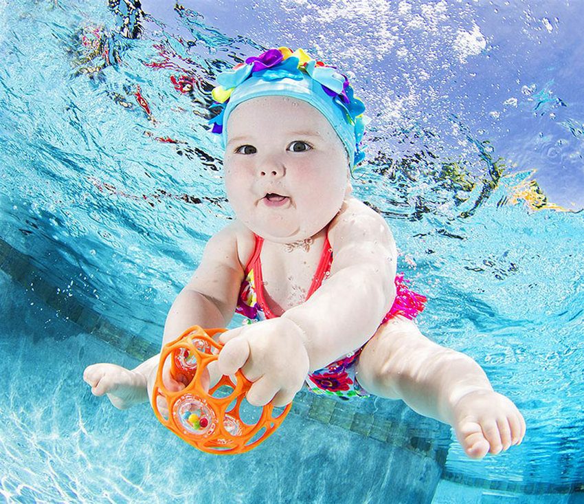 младенцы учатся плавать - фото из под воды - 4