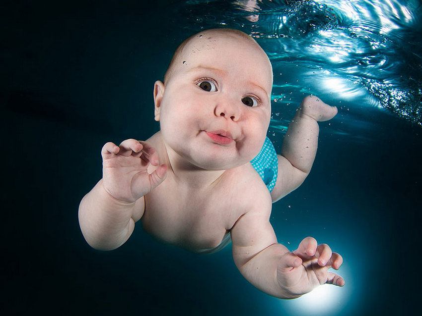 младенцы учатся плавать - фото из под воды - 6