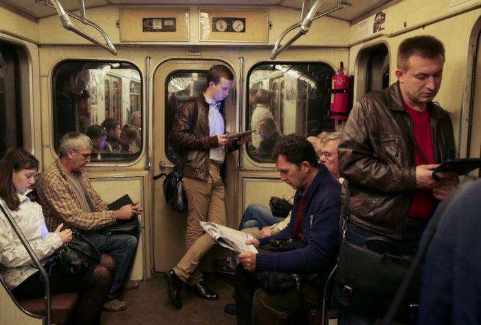 Пассажиры в московском метро могут пользоваться бесплатным Wi-Fi