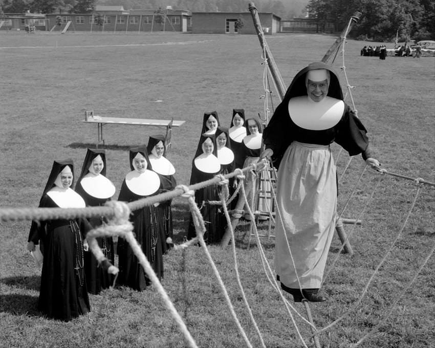 Ретро-фотографии монахинь, показывающие, что уныние - это грех