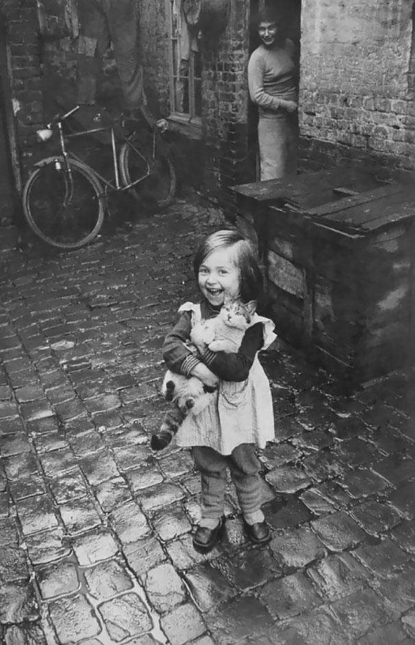 Счастливая французская девочка и ее кот, 1959 год