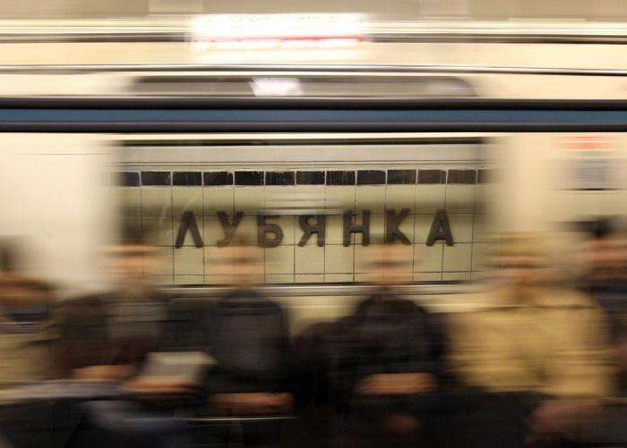 Станция "Лубянка", по слухам, это вход в секретную линию метро, ​​построенной Сталиным глубже, чем обычные линии