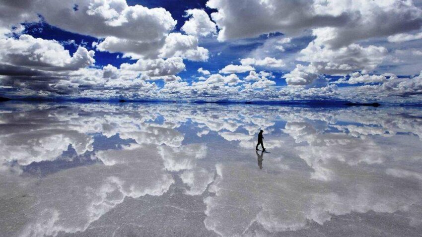 Солончак Уюни — высохшее соленое озеро в Боливии