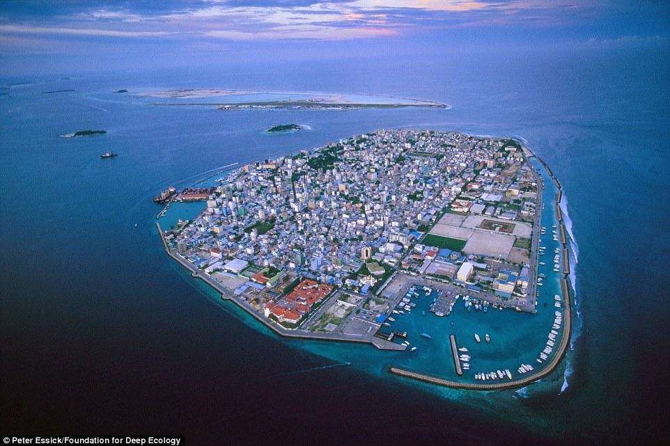 Одно из наиболее уязвимых мест на Земле к изменению климата - Мальдивские Острова