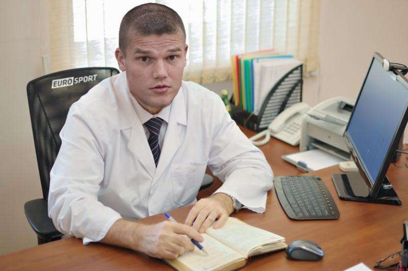 Игорь Денисов - врач