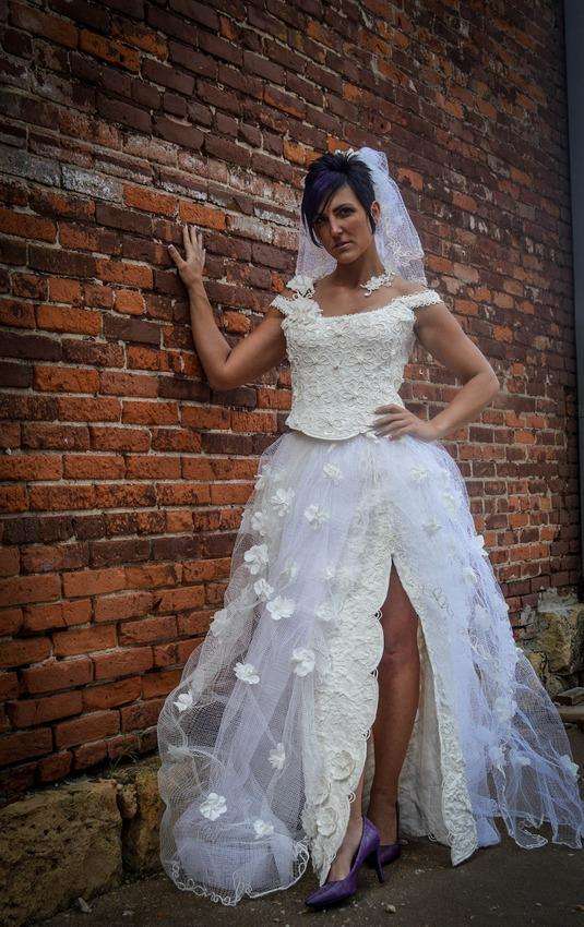 свадебных платьев из туалетной бумаги