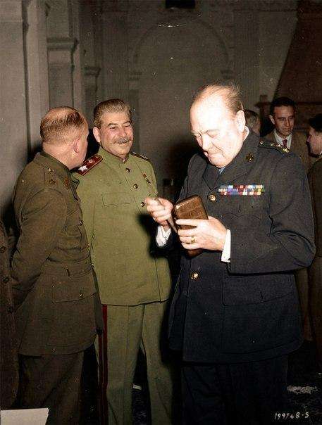 Сталин впервые видит Samsung Galaxy Note