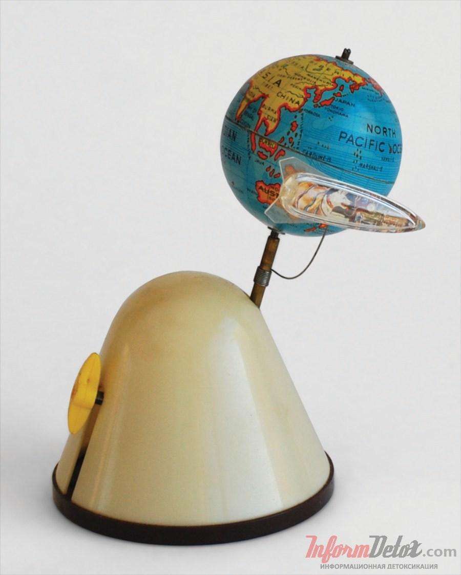 "Лайка в спутнике", часы-игрушка, выпускавшиеся в Западной Германии