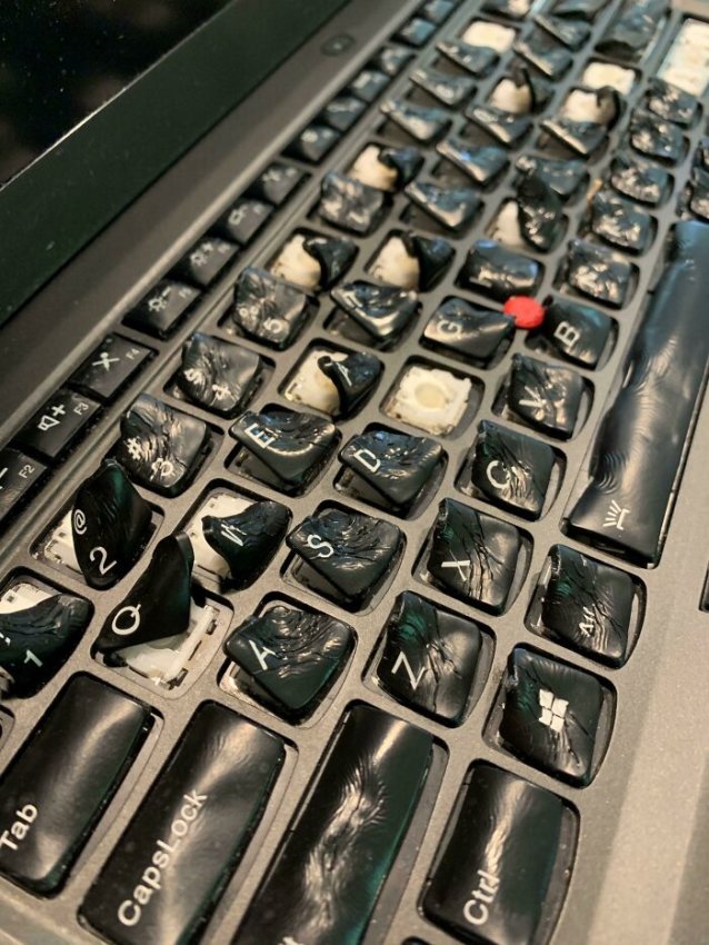 Сотрудники техподдержки и ремонта компьютеров делятся худшими случаями в их практике: 40+ фото