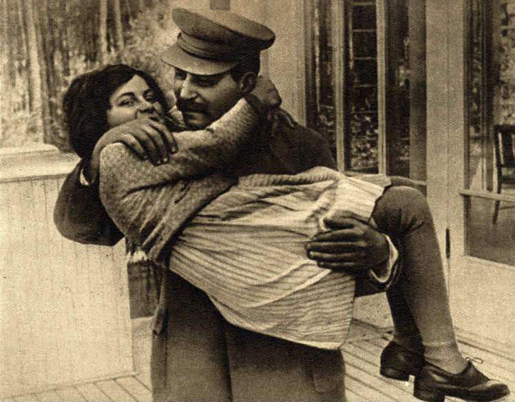 1024px-Joseph_Stalin_with_daughter_Svetlana_1935