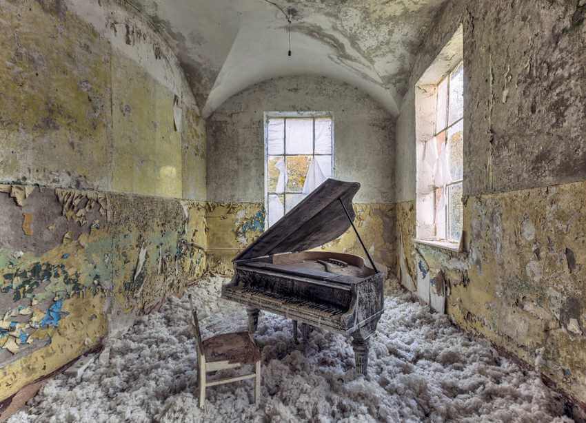 old decay piano
