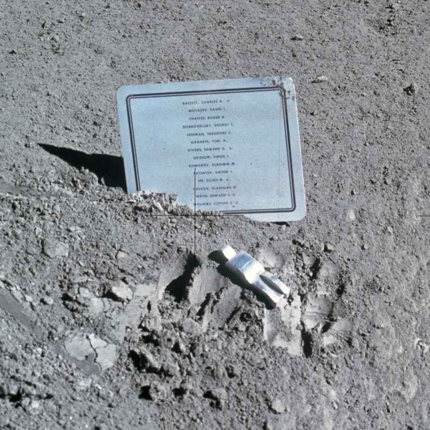 Fallen_Astronaut