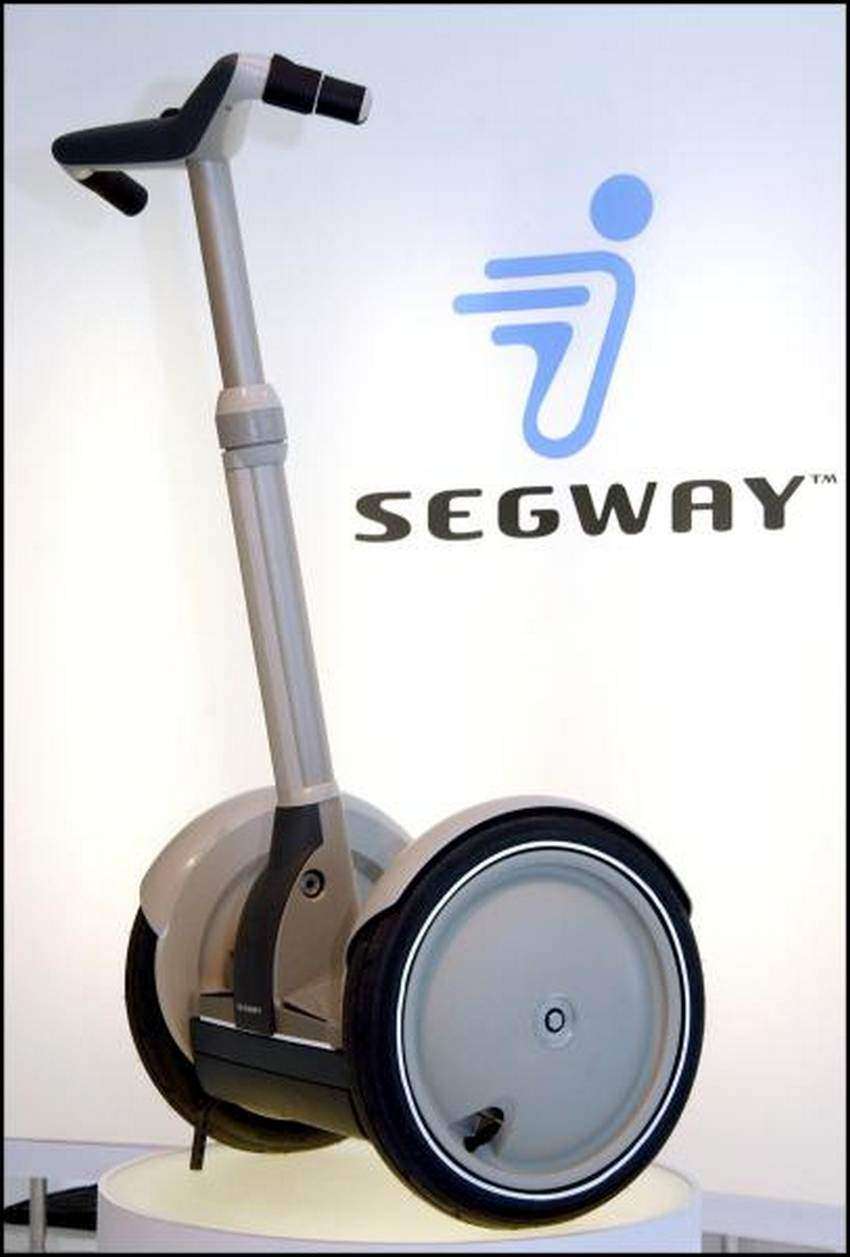 UNITED STATES - DECEMBER 03: Inventor Dean Kamen presents the "Segway Human Transporter" in New York, United States on December 03, 2001 - The Segway is the first self-balancing electric powered transportation machine - The Segway will be introduced for commercial use in 2002, and for consumers at the end of that year - The Segway, better known by its former code name, Ginger, can go up to 12 miles an hour and has no brakes - It's speed and direction are controlled solely by the rider's shifting weight and a manual turning mechanism on one of the handle bars. (Photo by David LEFRANC/Gamma-Rapho via Getty Images)