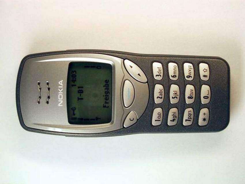 (GERMANY OUT) Das Mobiltelefon "3210" von Nokia. . (Photo by Heuser/ullstein bild via Getty Images)