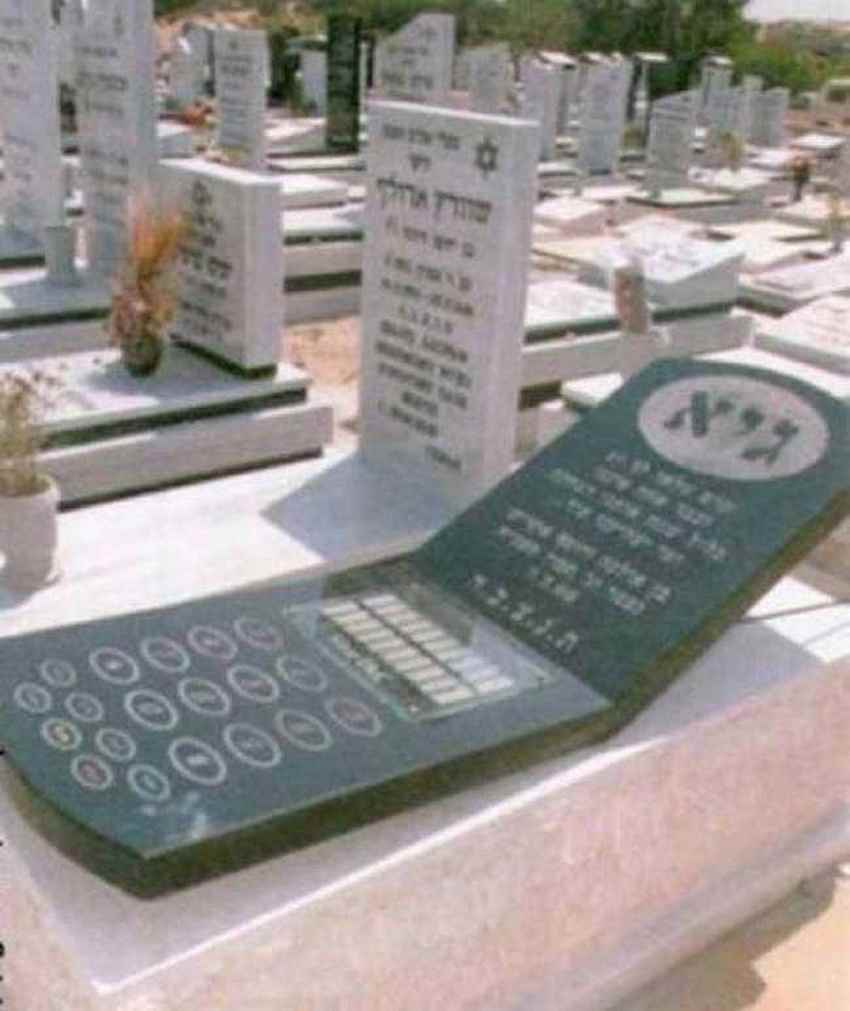 the-perfect-grave-stone-for-someone-who-was-crushed-by-a-giant-cell-phone-photo-u1