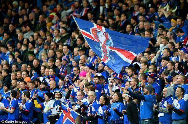 34ED004800000578-3625593-Iceland_fans_during_the_Euro_2016_qualifier_match_against_Latvia-m-110_1465081031341