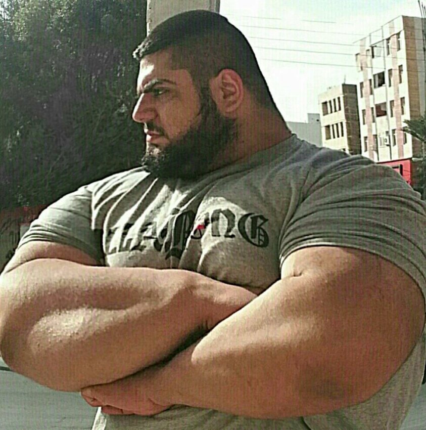 "Иранский Халк" поражает своими невероятными мышцами