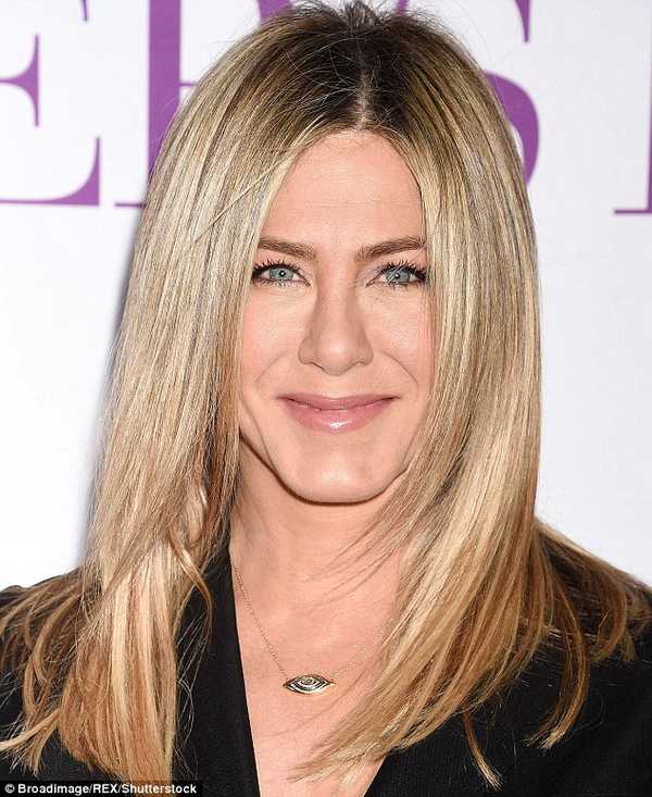 3920b31e00000578-3842210-even_jennifer_aniston_s_friends_would_struggle_to_tell_these_pic-m-43_1476686024352