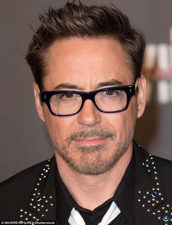3920e43d00000578-3842210-playing_iron_man_has_helped_robert_downey_jr_smooth_out_any_wrin-m-68_1476686476401
