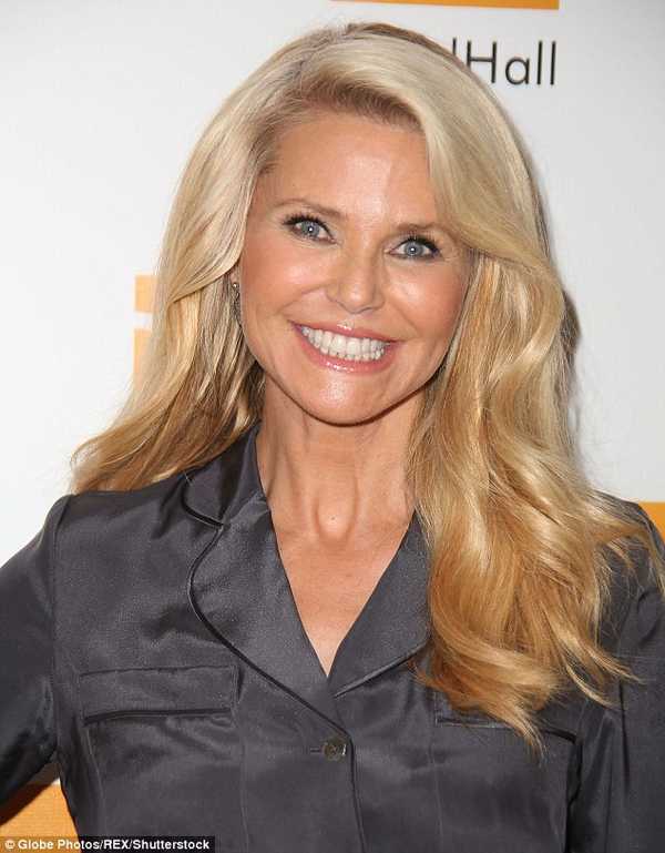 3920e7f600000578-3842210-model_and_actress_christie_brinkley_looks_youthful_in_both_these-m-76_1476686612971