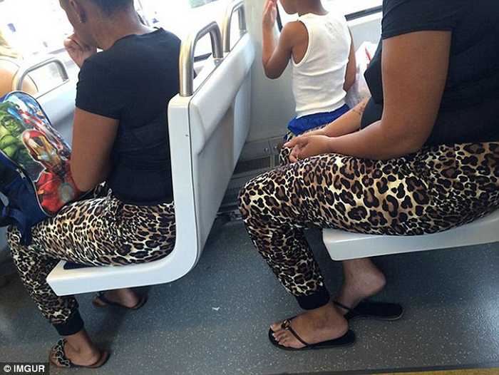 394917ae00000578-3831252-leopard_print_is_always_in_and_two_women_both_decided_to_put_on_-a-33_1476285578167